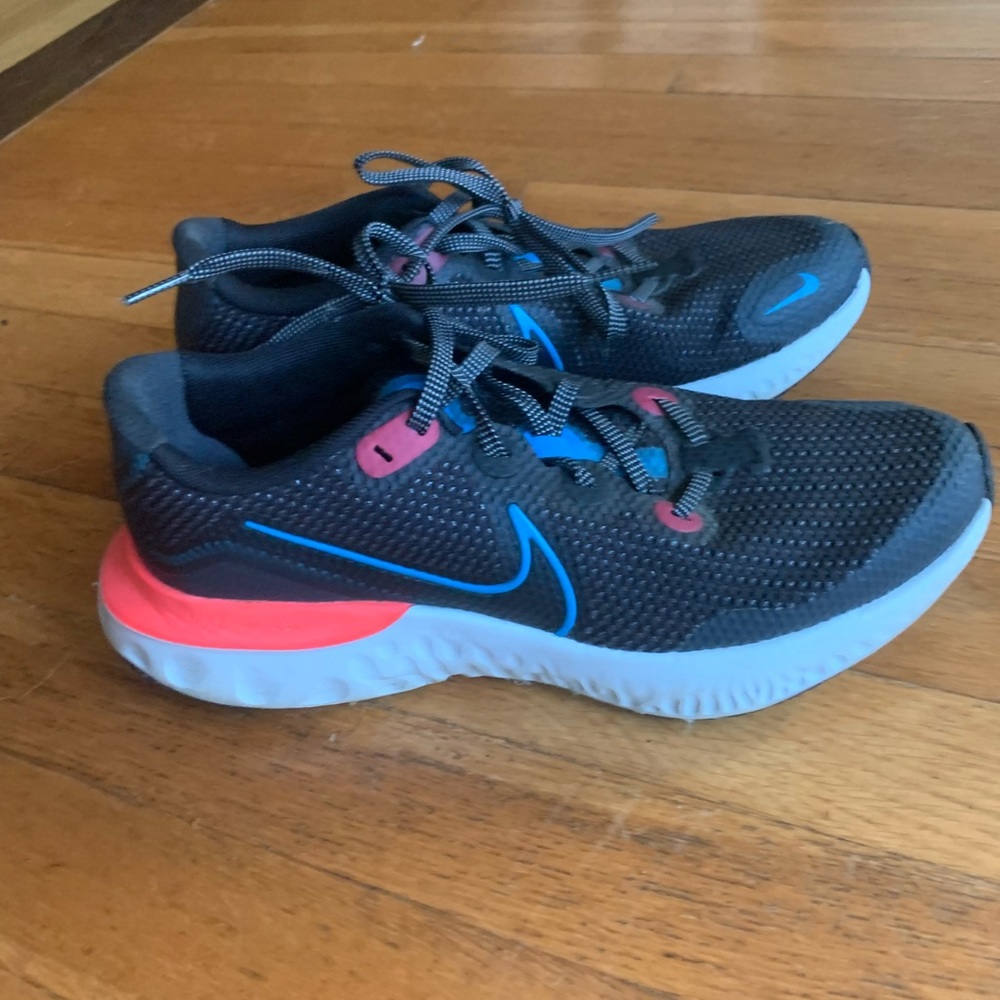 Nike Renew Sneakers